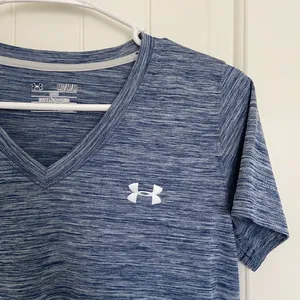 NWOT Under Armour women’s dark blue‎ heatgear loose v-neck athletic top medium thumbnail 2