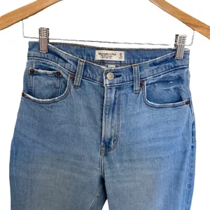 Abercrombie & Fitch The Ankle Straight Ultra High Rise Curve Love Jeans thumbnail 3