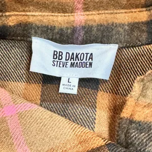 BB Dakota by Steve Madden Large L Boxy Shacket‎ Cashew Plaid Flannel thumbnail 4