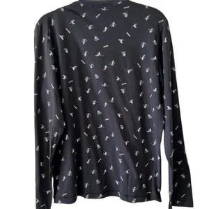 SKIMS Boyfriend Long Sleeve T-shirt in Washed Onyx Ski Print Size XL thumbnail 11