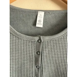 Aerie Offline Women S Green Main Squeeze Crop Thermal Henley Seamless Waffle‎ thumbnail 4