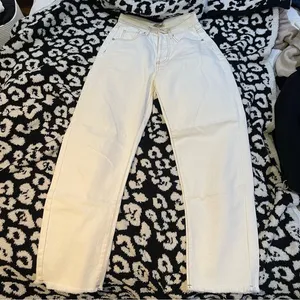 Verge Girl white straight leg jeans with raw hem thumbnail 1