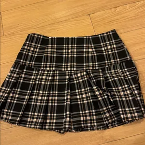 Tommy Hilfiger Black and Tan Plaid Mini Skirt thumbnail 3