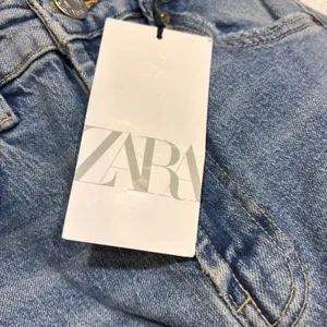 NWT‎ Zara Stove Pipe Jeans Womens US 4 Light Wash High Rise Straight Leg Denim thumbnail 6