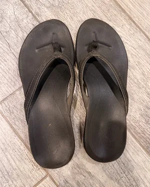 Olukai Ho'opio Leather Flip-Flops thumbnail 1