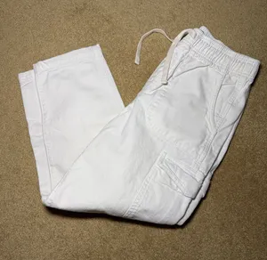 Women’s GAP Easy Cargo Capris thumbnail 1