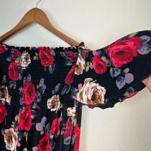 Altar'd State Maxi Dress S Black Red Rose Floral Smocked Off The Shoulder Boho‎ thumbnail 4