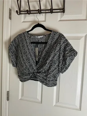 NWT Zara Black & White Geometric Print Front Knot Crop Top Size Large thumbnail 2