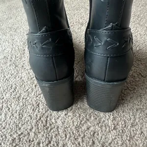 Frye and Co Black Cowgirl Booties Size 8 thumbnail 4
