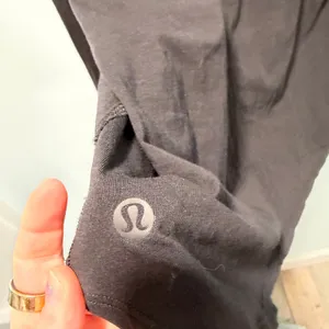 Lululemon Long‎ Sleeve Top Black 4 Open Back Athleisure Yoga Layering thumbnail 3