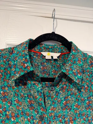 Boden Size 6 Green Floral Button Front Silk Shirt Blouse Green Ditsy Print thumbnail 2