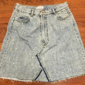 Zara Pearl Denim Skirt size small thumbnail 4