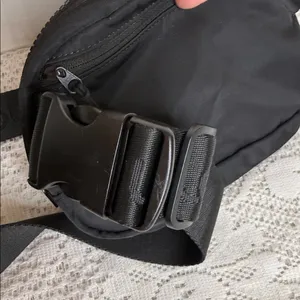 Lole black canvas adjustable strap belt bag Fanny pack thumbnail 6