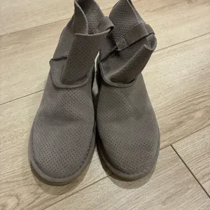 UGG Women’s Unlined Mini Perf Boot Suede Ankle Perforated Leather Size 6 thumbnail 4