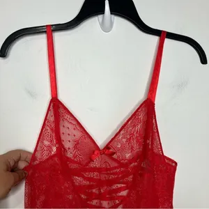 Victoria’s Secret red lace unlined lingerie‎ size medium thumbnail 3