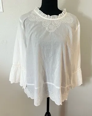 Mimi & Daphne White Eyelit Ruffle Neck Blouse Size XL NWT thumbnail 1