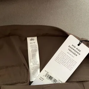 Alo Yoga Mid-Rise Showdown Trouser Expresso XS thumbnail 3