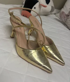 Shoes Gold Size 7.5 thumbnail 1