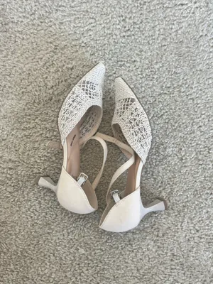 Beige Heels White Size 6 thumbnail 3