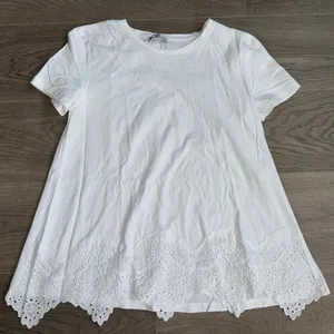 Zara white eyelet trimmed short sleeve tee thumbnail 1