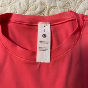 Lululemon Athletica Vibrant Pink Short Sleeve Tee thumbnail 3