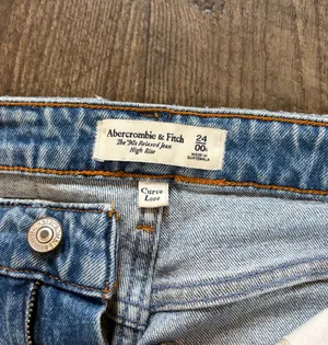 Abercrombie & Fitch 90’s Relaxed Jean thumbnail 6