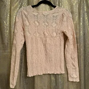 Gimmicks by BKE Light Peach Eyelet Smocked Stretch Henley Large‎ thumbnail 2