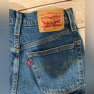 Levis 501 Original Fit Button Fly High Rise Black Cut off Shorts Sz 24 thumbnail 3