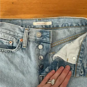 Levi's FLOW STYLE Women's Wedgie Straight-Leg High Rise Crop Jeans, US Size 24 thumbnail 3