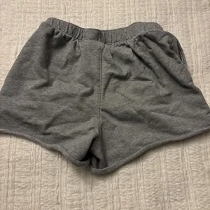 Universal Threads Grey shorts thumbnail 2