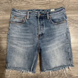 We The Free Free People High Rise Raw Hem‎ Denim Shorts Light Wash Blue Size 27 thumbnail 1