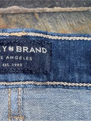 Lucky Brand Woman’s Blue Washed Straight Jeans thumbnail 4