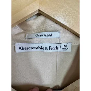 NWT Abercrombie & Fitch Oversized Gold Satin Button Up Long Sleeve Blouse Size M thumbnail 3