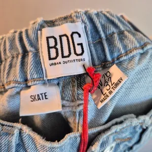 BDG Womens Cargo Jeans Light Wash Skate Utility Denim 26W 32L thumbnail 3