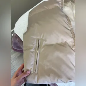 SOFT TAN PUFFER JACKET SMALL thumbnail 13