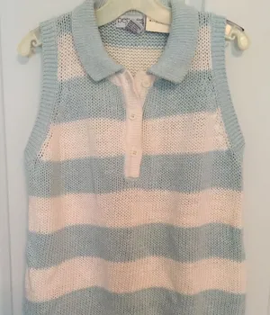 Cute knitted top. BNWT. Size S. Blue thumbnail 1