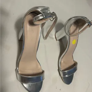 Sandals Room of Fashion Silver Block Heel Ankle-Strap size 11 Preowned CLEAN! thumbnail 8