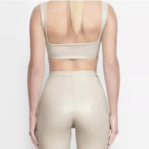 SKIMS‎ Faux Leather Scoop Neck Bra Womens M Sand Beige Excellent Edgy Athleisure thumbnail 4