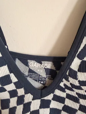 Cropped chevron tank Garage thumbnail 2