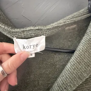 Korye‎ Womens Olive Green Hooded V-Neck Knit Sweater Casual Outdoors Small thumbnail 3