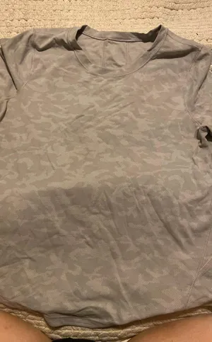 Lululemon T-Shirt thumbnail 1