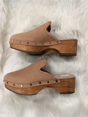 DV DOLCE VITA Closen Nubuck Camel Studded Wooden Heel Clogs Shoes 7 thumbnail 4