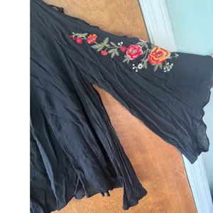 Umgee sz XL USA Black Embroidered Floral Cold Shoulder Butterfly Sleeve Blouse thumbnail 5