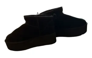 UGG Classic Ultra Mini Platform Women's Boots Black Size 10 thumbnail 1