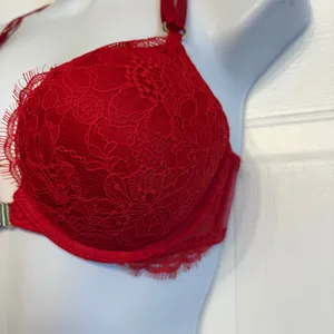 Victoria's Secret Bombshell Bra Womens‎ 32C Red Lace Strappy Front Close LNEW thumbnail 4