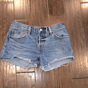 LEVIS white cone oak denim cutoff shorts size 26 thumbnail 2