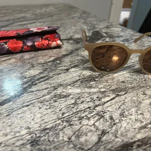 Stylish Tan Sunglasses thumbnail 7