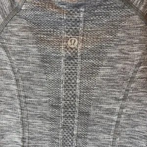 Lululemon Swiftly Tech Short Sleeve Crew Size 2 Gray Heathered thumbnail 4