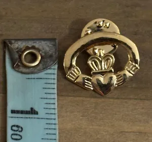 Vintage Gold Tone Claddagh Lapel Tac Pin thumbnail 4