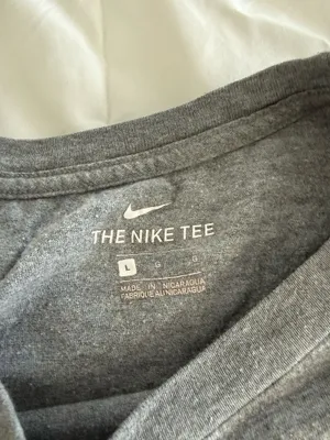 Nike T-shirt  thumbnail 3